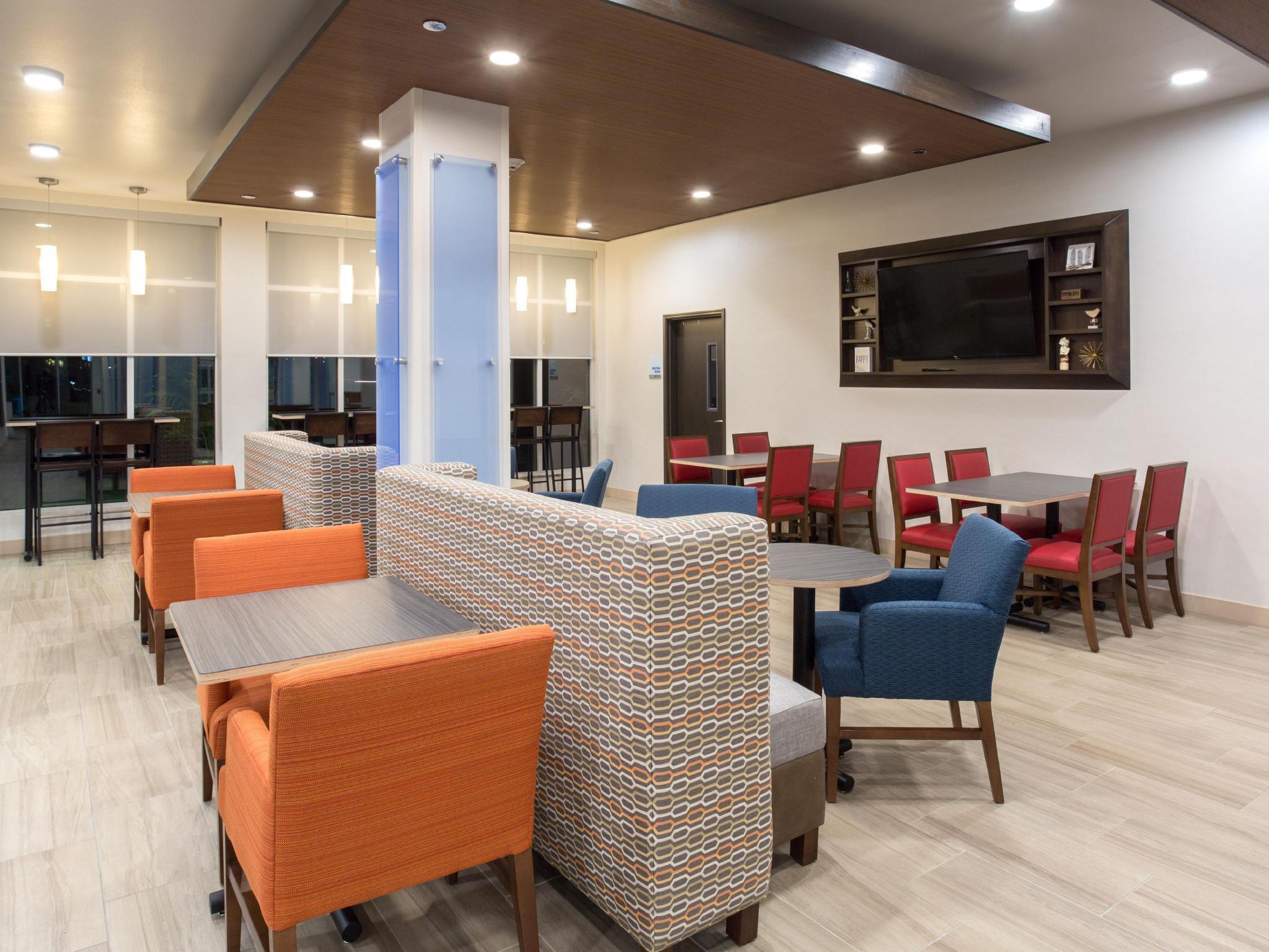 Holiday Inn Express & Suites Lincoln I - 80 By Ihg Esterno foto