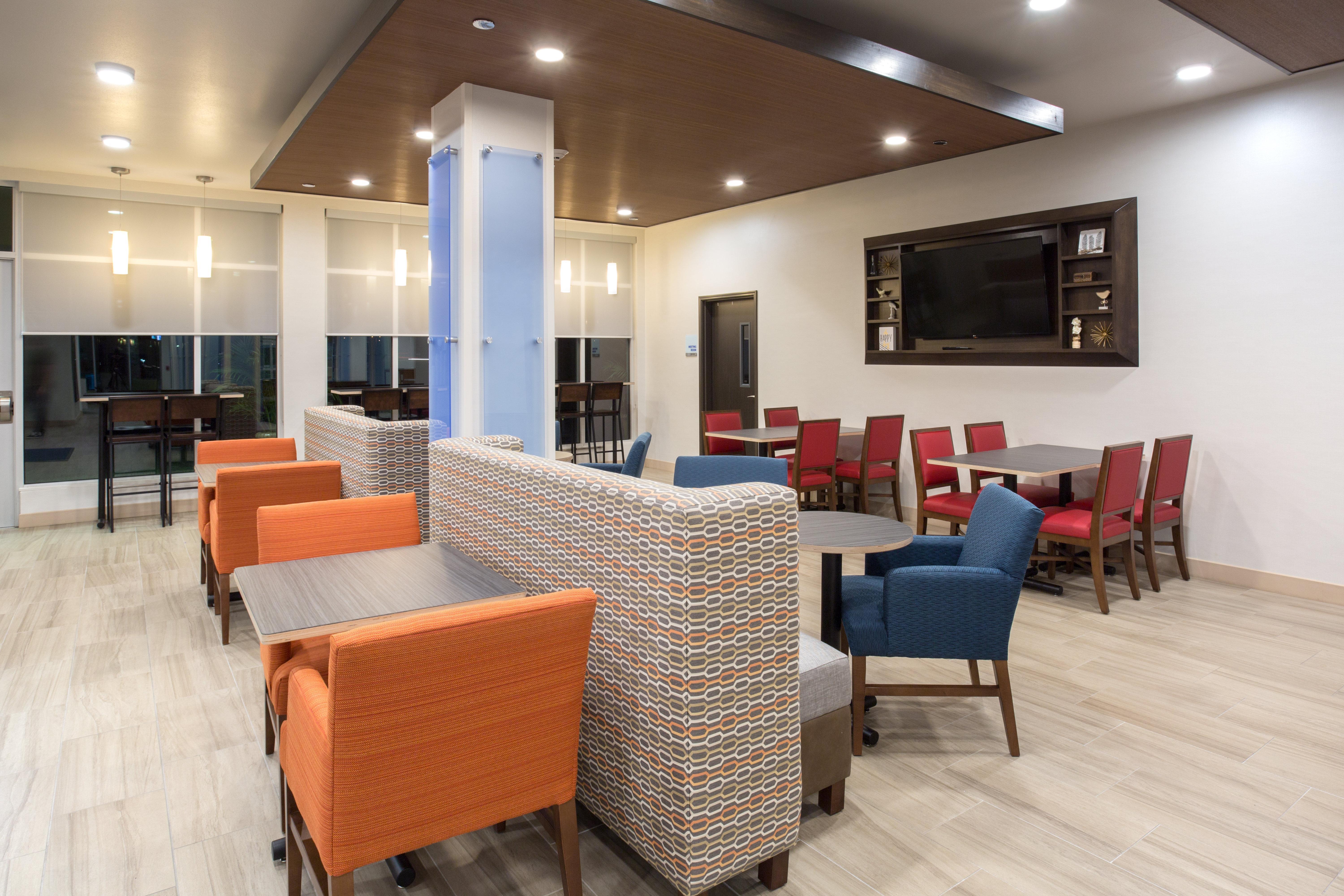 Holiday Inn Express & Suites Lincoln I - 80 By Ihg Esterno foto